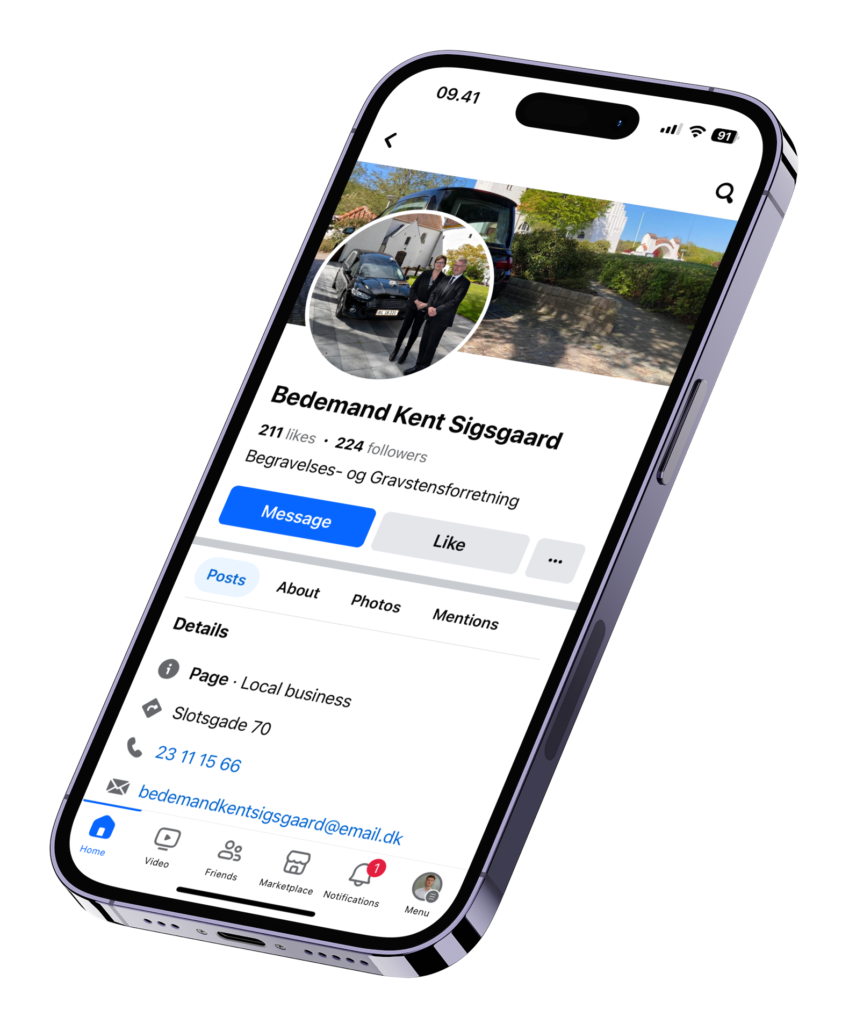 Smartphone viser Facebook-side for bedemand